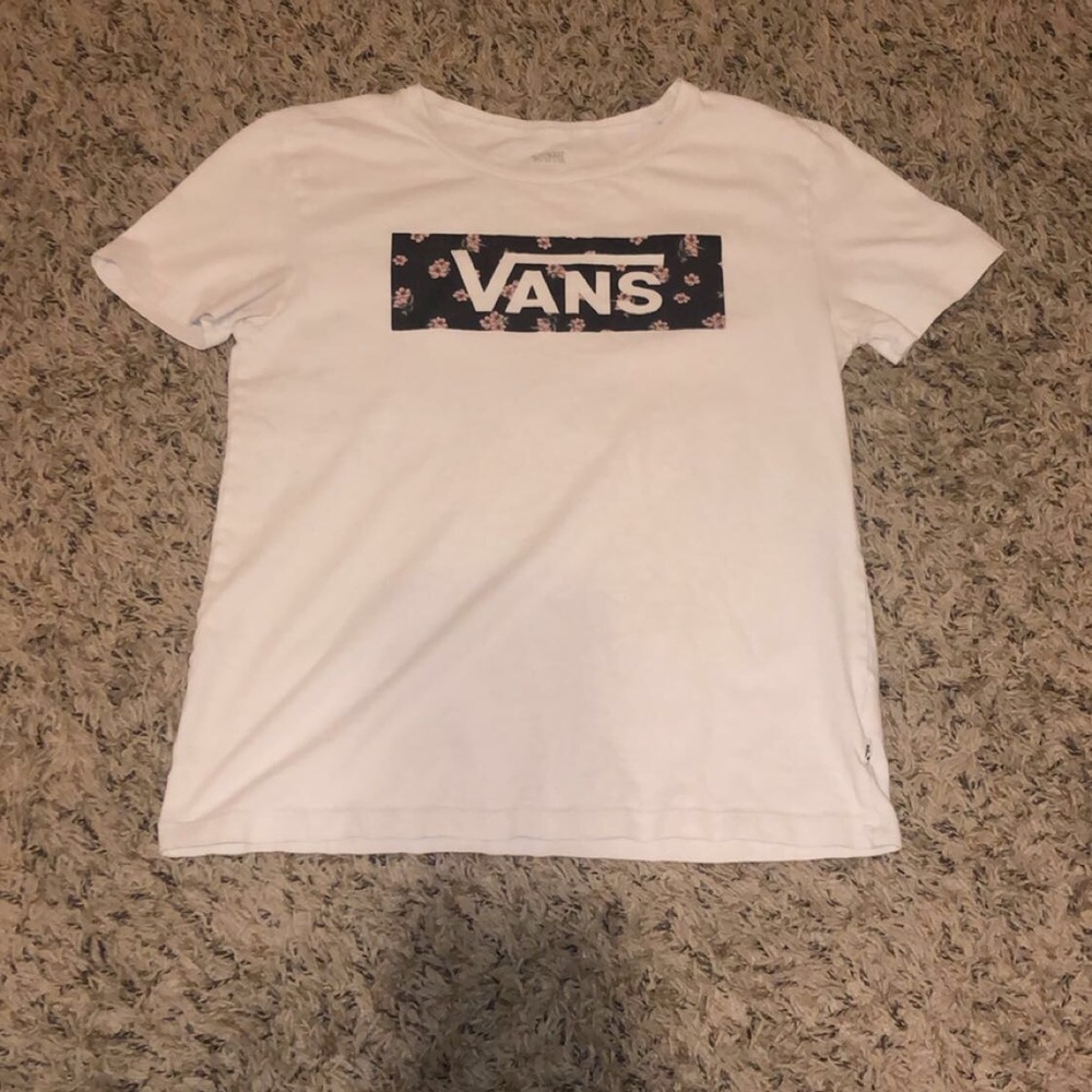Vans Rose 🥀Detailed shirt